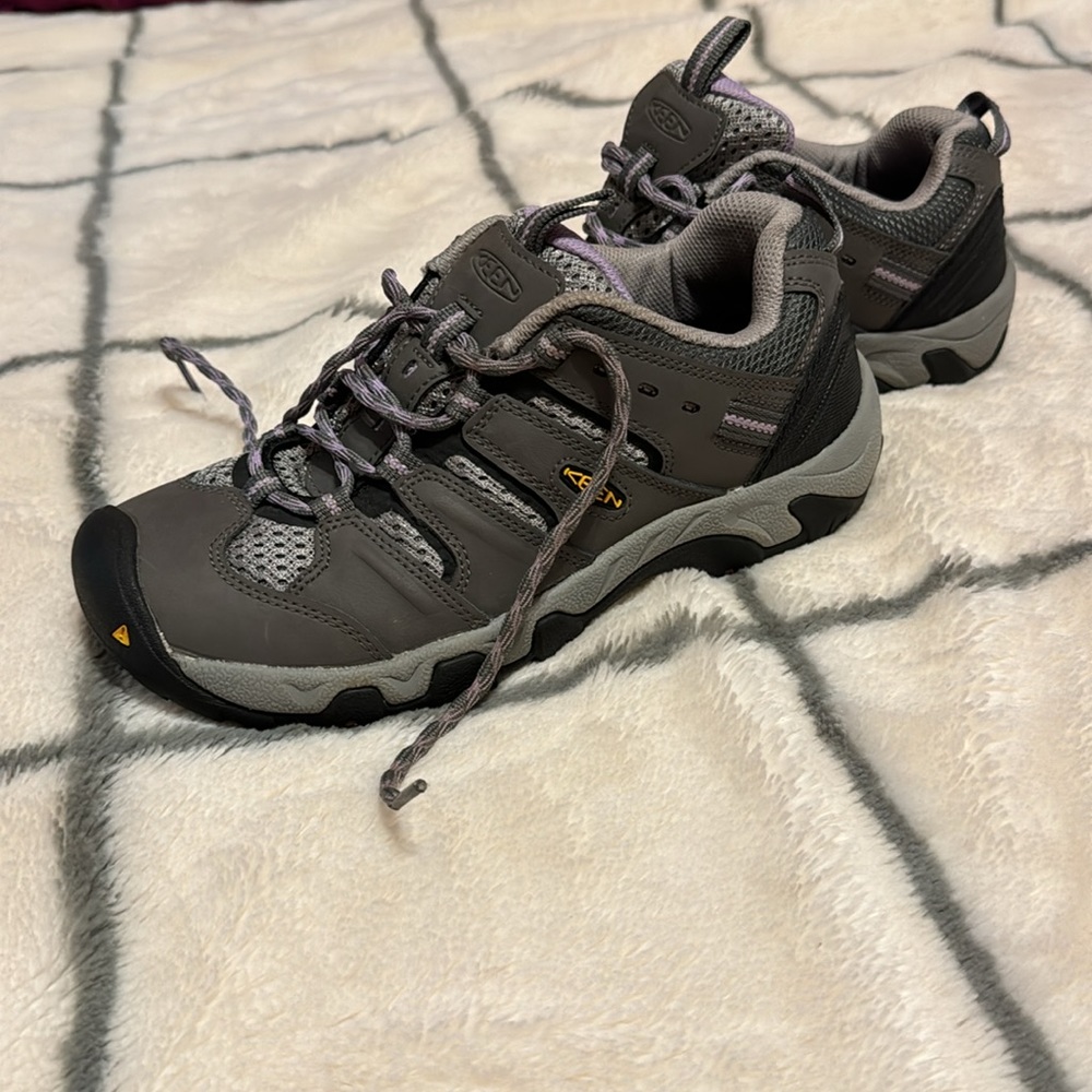 Keen active wear shoes - Picture 2 of 6